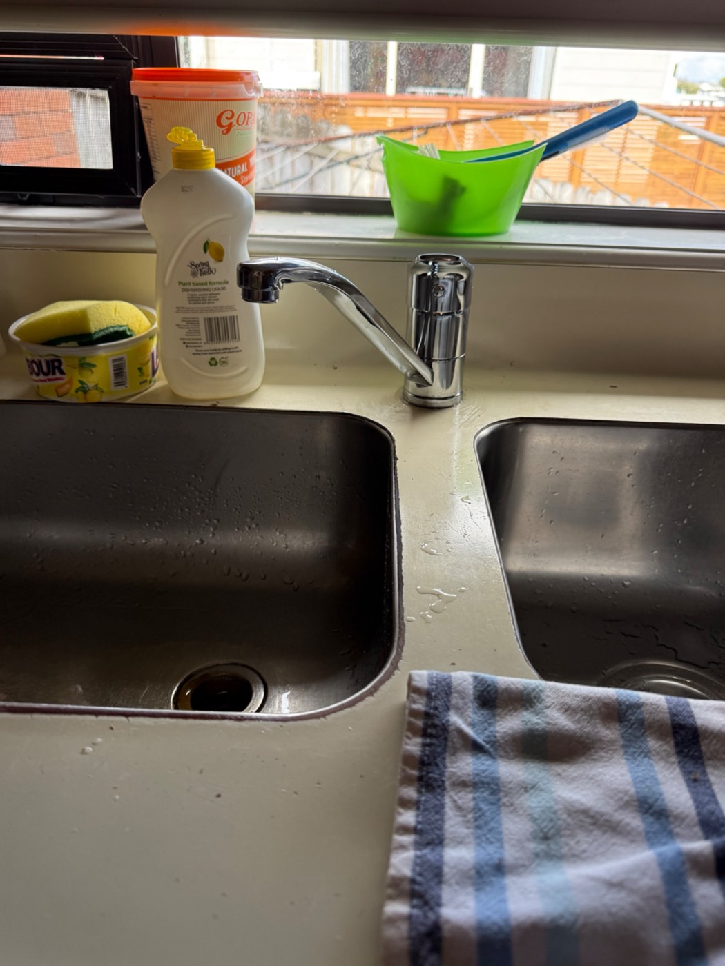 A leaking kitchen tap: which leaks we can repair, and which mean a new mixer