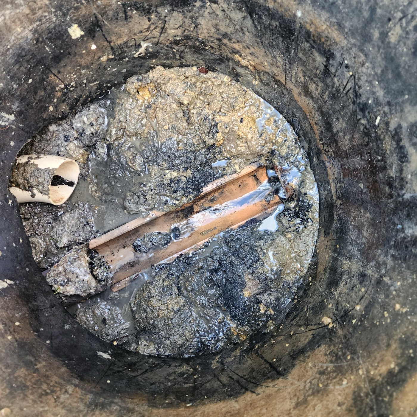 West Harbour: sewage in the driveway, and the shared chamber underneath it